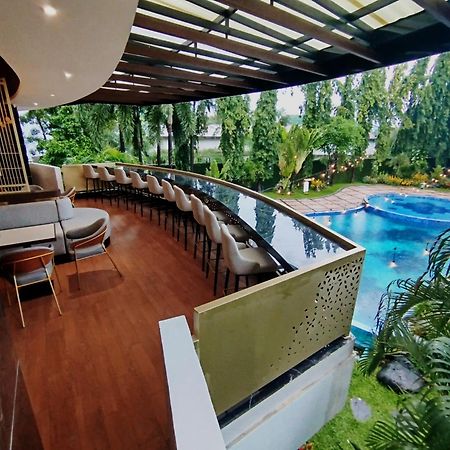 The Sun Hotel Sidoarjo Esterno foto