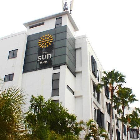 The Sun Hotel Sidoarjo Esterno foto