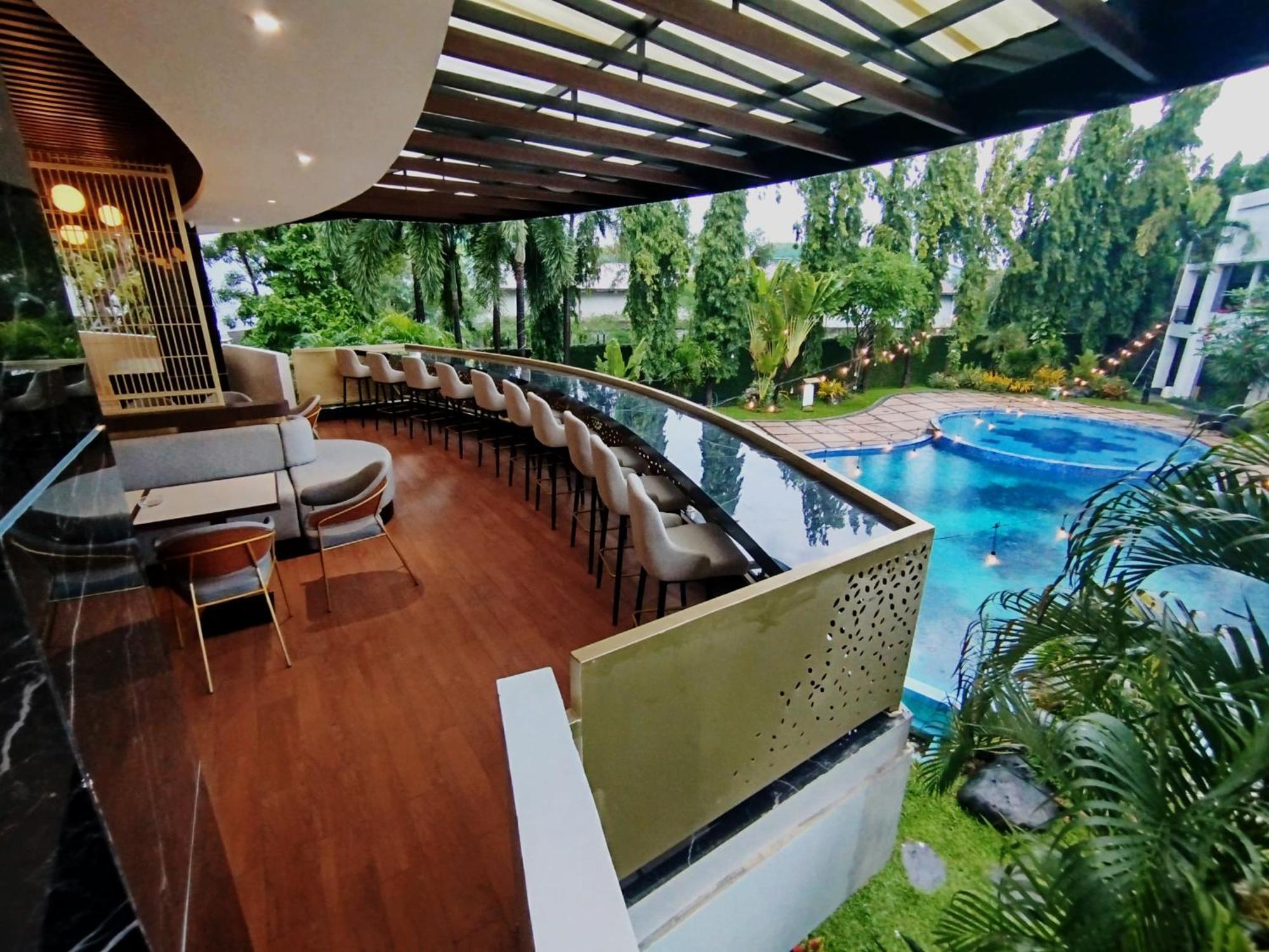 The Sun Hotel Sidoarjo Esterno foto