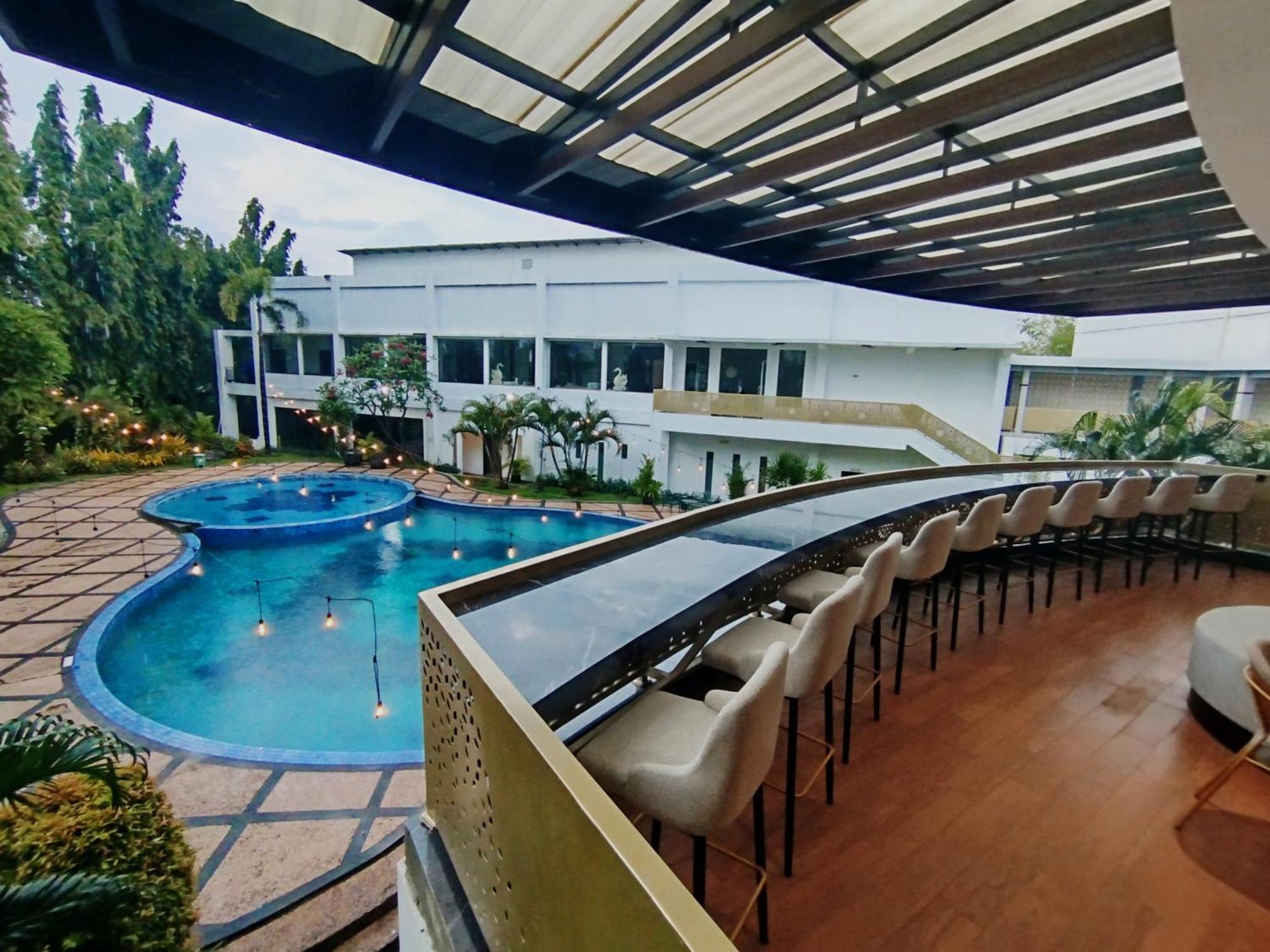 The Sun Hotel Sidoarjo Esterno foto