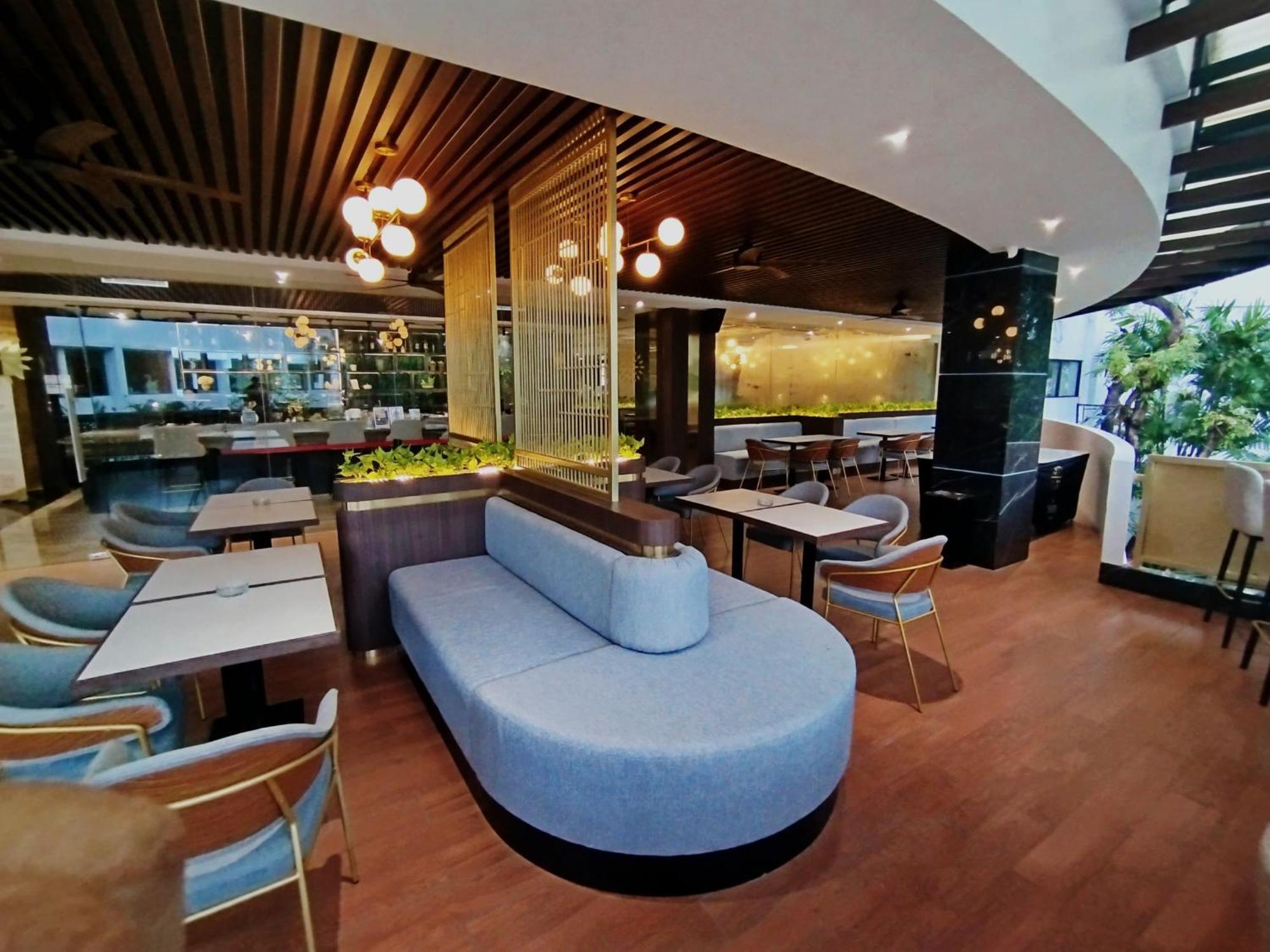 The Sun Hotel Sidoarjo Esterno foto