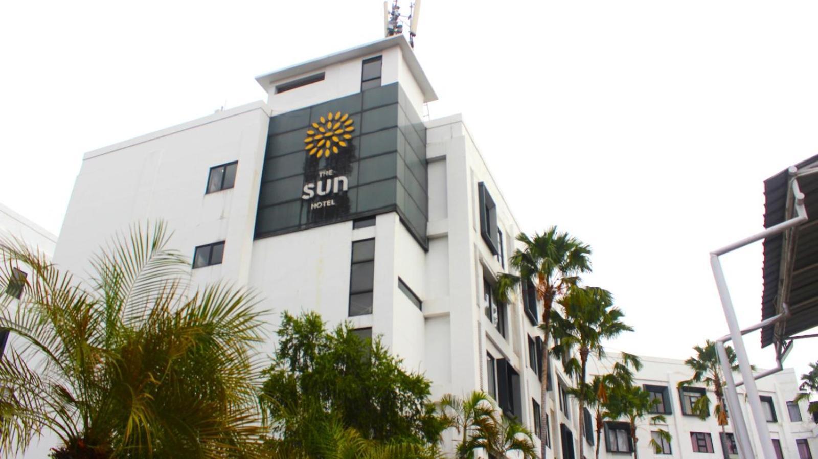 The Sun Hotel Sidoarjo Esterno foto